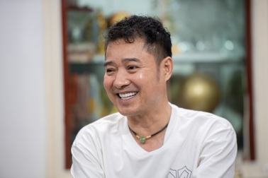 Danh Thủ Hồng Sơn kể màn tỏ tình 1.000 bông hoa, hẹn hò có mẹ vợ đi cùng