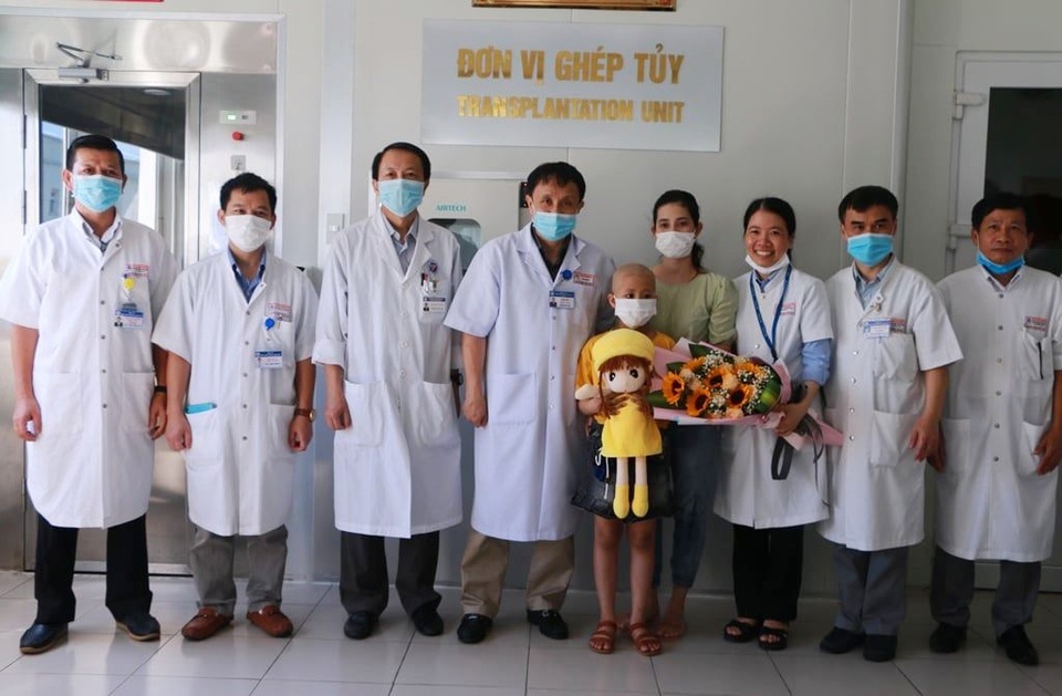 Bé gái 8 tuổi được ghép tế bào gốc tự thân thành công - 2 Bé gái 8 tuổi được ghép tế bào gốc tự thân thành công - 2
