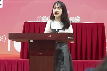 Học sinh Hà Nội trổ tài lập luận trong cuộc thi tranh biện song ngữ