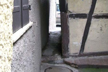 Đức lo mất danh hiệu phố hẹp nhất hành tinh