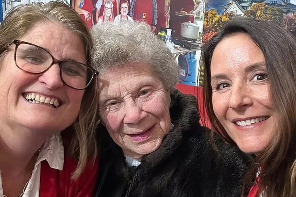 86-year-old woman travels abroad alone 42 times to ease her longing for her husband - 1 Cụ bà 86 tuổi một mình du lịch nước ngoài 42 lần để vơi nỗi nhớ chồng - 1