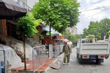 Chủ quán xăm dương tính SARS-CoV-2, "lây" từ nhân viên, đi dự cả đám cưới