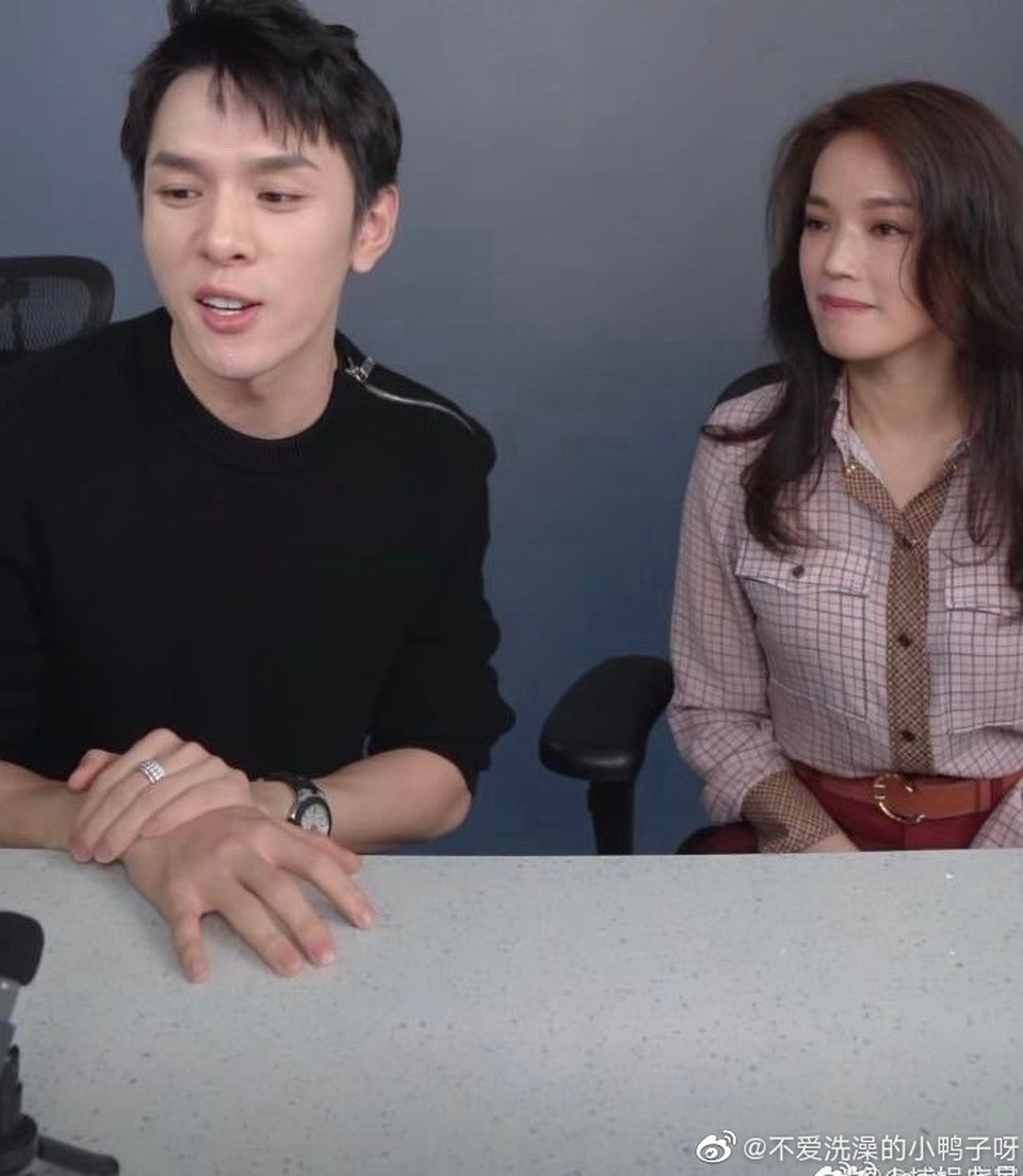 Nhan sắc trẻ đẹp ngỡ ngàng và hôn nhân viên mãn của Thư Kỳ ở tuổi 44 - 2 Nhan sắc trẻ đẹp ngỡ ngàng và hôn nhân viên mãn của Thư Kỳ ở tuổi 44 - 2