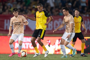 CLB CAHN thi đấu giao hữu với các huyền thoại bóng đá Brazil