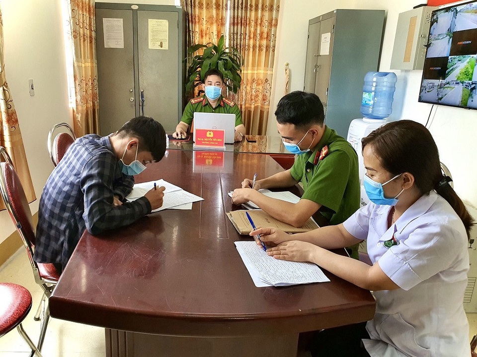 Xử phạt một sinh viên tự ý rời khỏi nhà trong thời gian cách ly - 1 Xử phạt một sinh viên tự ý rời khỏi nhà trong thời gian cách ly - 1
