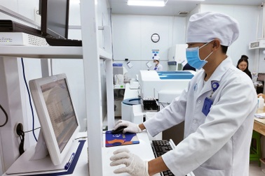 Kỳ vọng đại biểu ngành y mạnh dạn lên tiếng về thu nhập và thuốc điều trị
