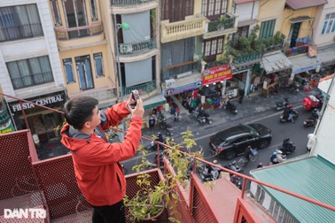 Hà Nội: Quán cà phê không dành cho người sợ độ cao, lơ lửng trên nóc nhà