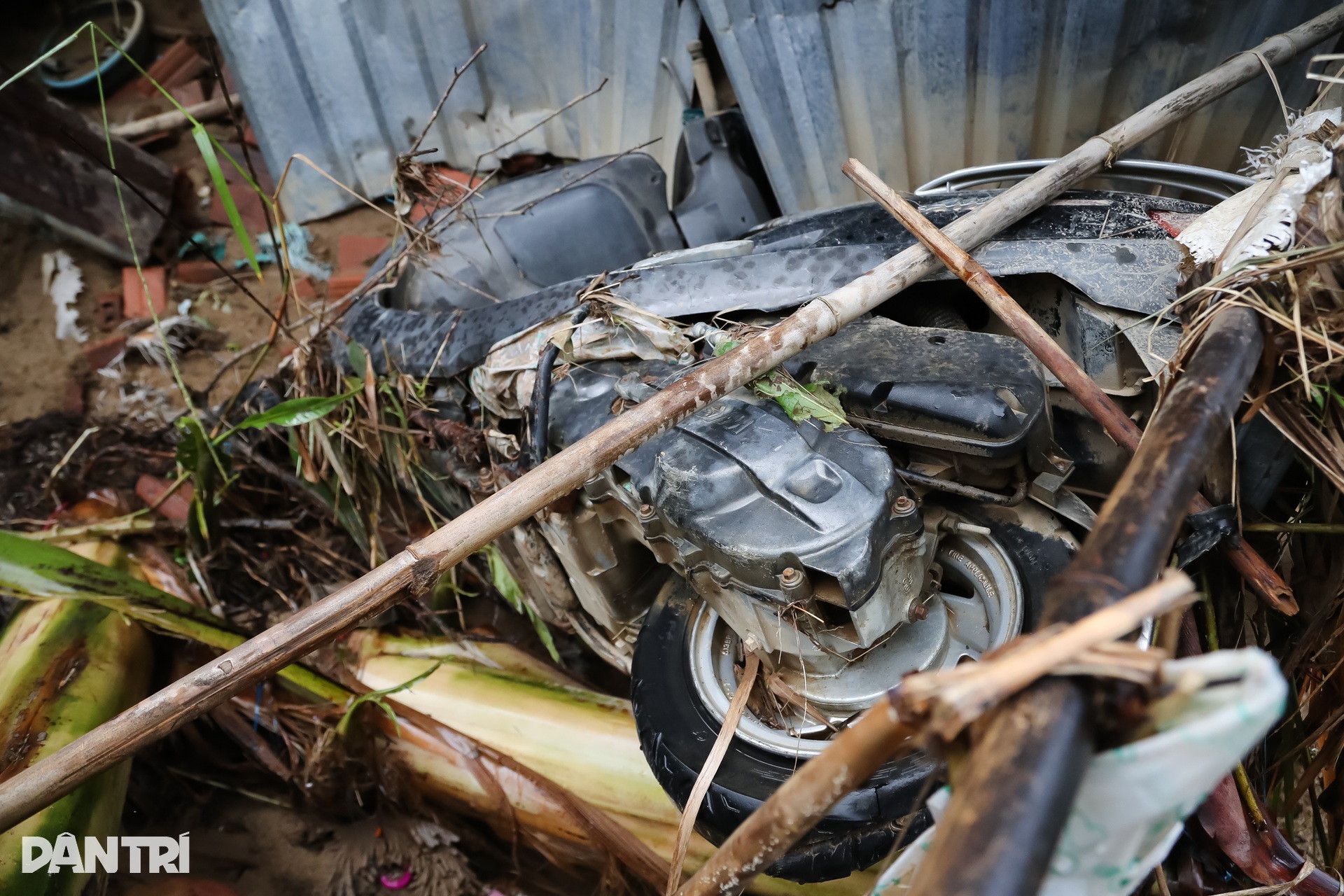 Nhà mất, người trắng tay: Những phận đời bơ vơ sau lũ ở Hòa Thịnh - 5 Nhà mất, người trắng tay: Những phận đời bơ vơ sau lũ ở Hòa Thịnh - 5