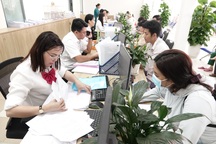 “Bơi” trong công việc, công chức vẫn lo không hoàn thành nhiệm vụ