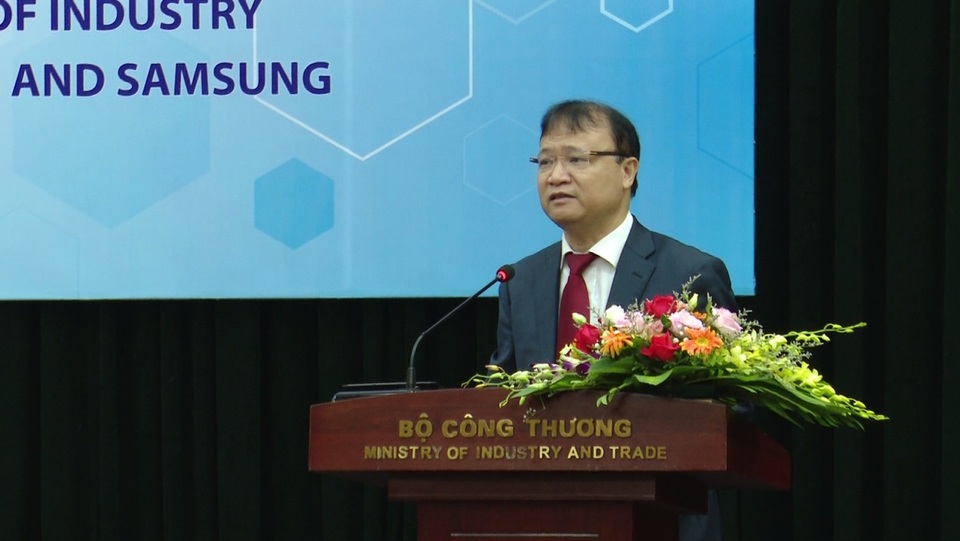 Bộ Công thương bắt tay Samsung đẩy mạnh thị trường khuôn mẫu 1 tỉ USD - 1 Bộ Công thương bắt tay Samsung đẩy mạnh thị trường khuôn mẫu 1 tỉ USD - 1