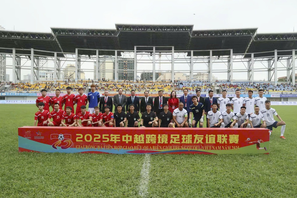 Sôi nổi giải bóng đá giao hữu liên hợp biên giới Việt Nam - Trung Quốc - 2