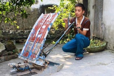 Chàng trai trẻ chế tạo ra máy cấy... không động cơ