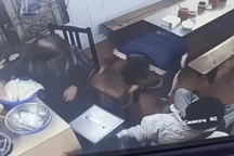 Vụ tố "bị đuổi khỏi quán phở vì ngồi xe lăn": Tiktoker bị phạt 5 triệu đồng