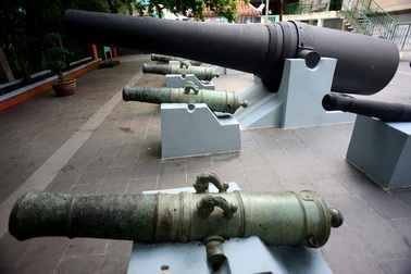 Cận cảnh những khẩu đại bác, súng thần công cổ