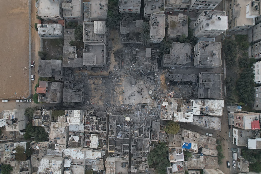 Dân Gaza đổ xô phá kho Liên Hợp Quốc, Israel rót thêm quân vào chiến trường - 1 Dân Gaza đổ xô phá kho Liên Hợp Quốc, Israel rót thêm quân vào chiến trường - 1