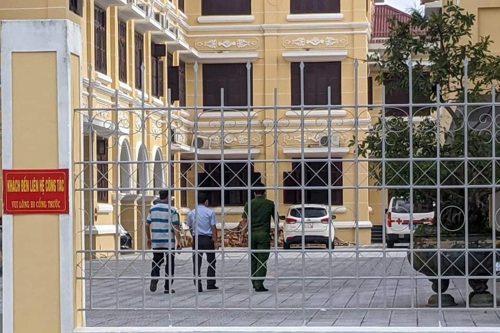 Hai công nhân tử nạn khi sửa chữa trụ sở Tỉnh ủy - 1 Hai công nhân tử nạn khi sửa chữa trụ sở Tỉnh ủy - 1