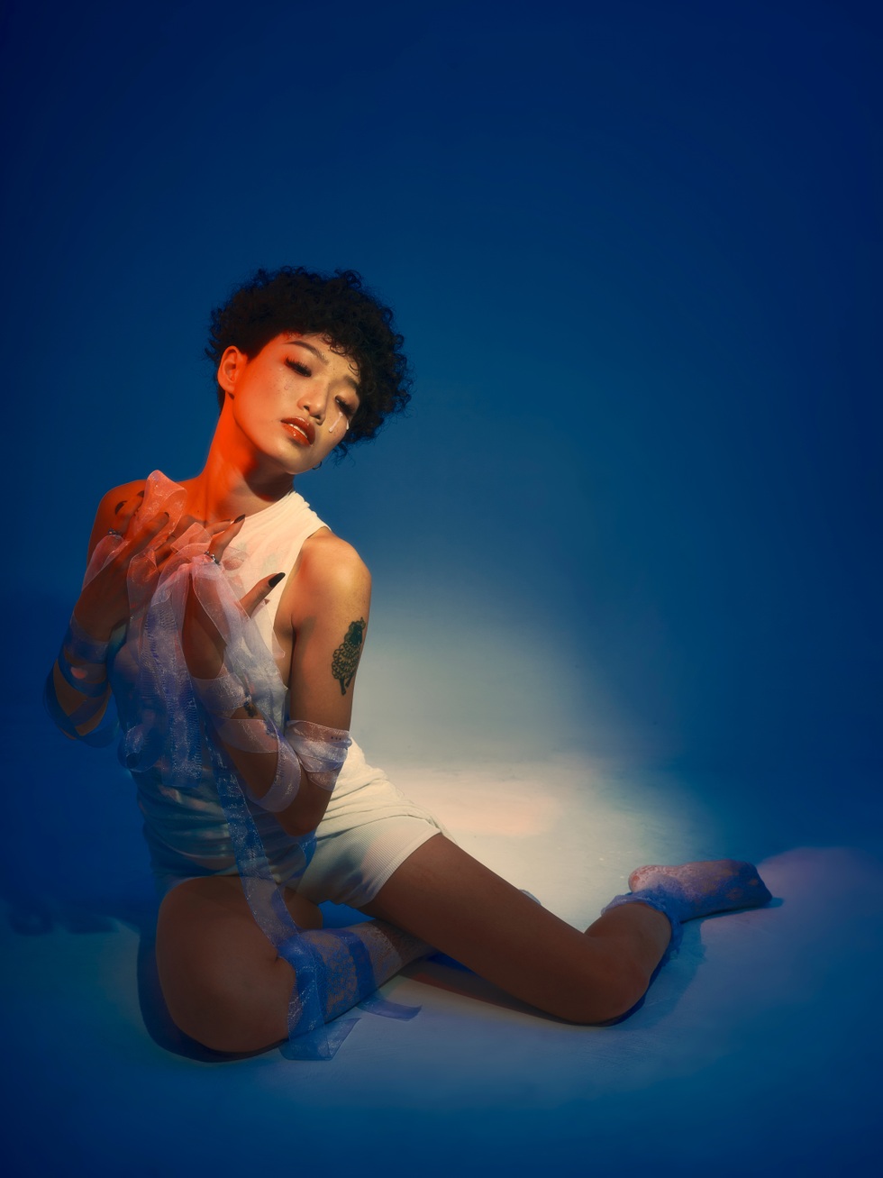 Nữ ca sĩ Gen Z được ví như bông hồng đen, cá tính từ vẻ ngoài đến âm nhạc - 8