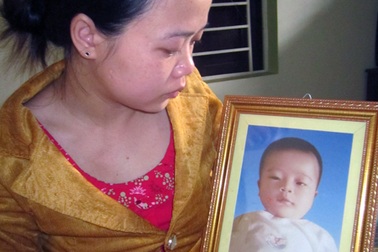 Trẻ tử vong sau tiêm vắc xin, người nhà “tố” cán bộ Trạm Y tế tắc trách