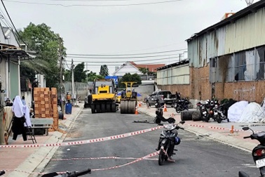 Nam công nhân bị xe lu cán tử vong trên đoạn đường đang nâng cấp ở TPHCM