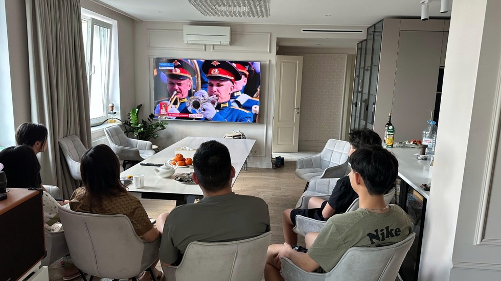 Không được vào Quảng trường Đỏ, người Việt vẫn đi 40km xem duyệt binh - 3 Không được vào Quảng trường Đỏ, người Việt vẫn đi 40km xem duyệt binh - 3