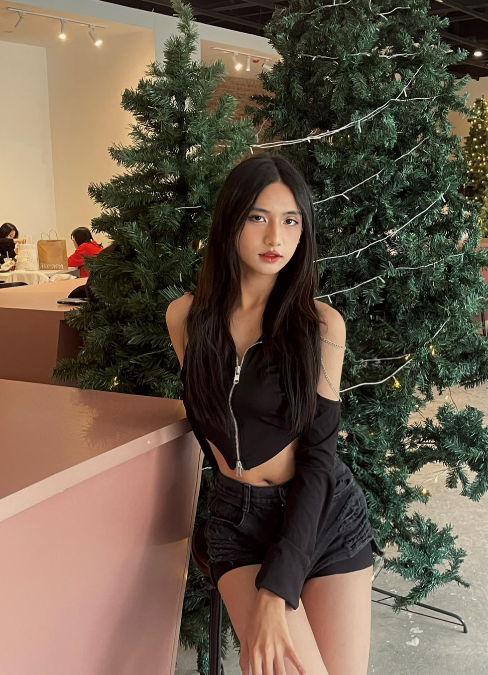 Nam sinh ở Hà Nội gây sốt vì xinh đẹp, dở khóc khi điểm danh ở lớp - 2 Nam sinh ở Hà Nội gây sốt vì xinh đẹp, dở khóc khi điểm danh ở lớp - 2