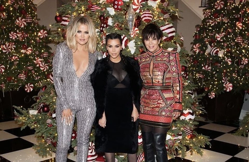 Vì Covid-19, gia đình Kardashian hủy siêu tiệc Giáng sinh - 6 Vì Covid-19, gia đình Kardashian hủy siêu tiệc Giáng sinh - 6