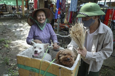 Chợ phiên Yên đậm hồn quê ngay giữa lòng Hà Nội