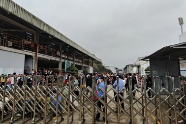 Công ty đồng ý tăng lương, hơn 2.000 công nhân trở lại làm việc