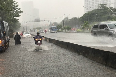 Vì đâu đường Nguyễn Hữu Cảnh cùng máy bơm khủng “thất thủ”?