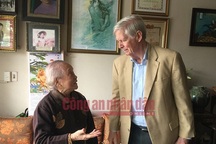 Giây phút nghẹn ngào bên mộ anh hùng liệt sĩ Đặng Thùy Trâm của cựu binh Mỹ