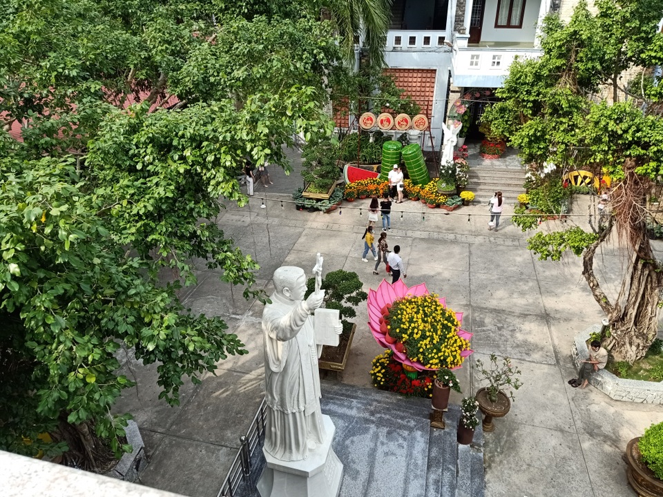 Cảnh vắng vẻ chưa từng có trong thánh đường lớn nhất miền Tây đầu năm mới - 4 Cảnh vắng vẻ chưa từng có trong thánh đường lớn nhất miền Tây đầu năm mới - 4