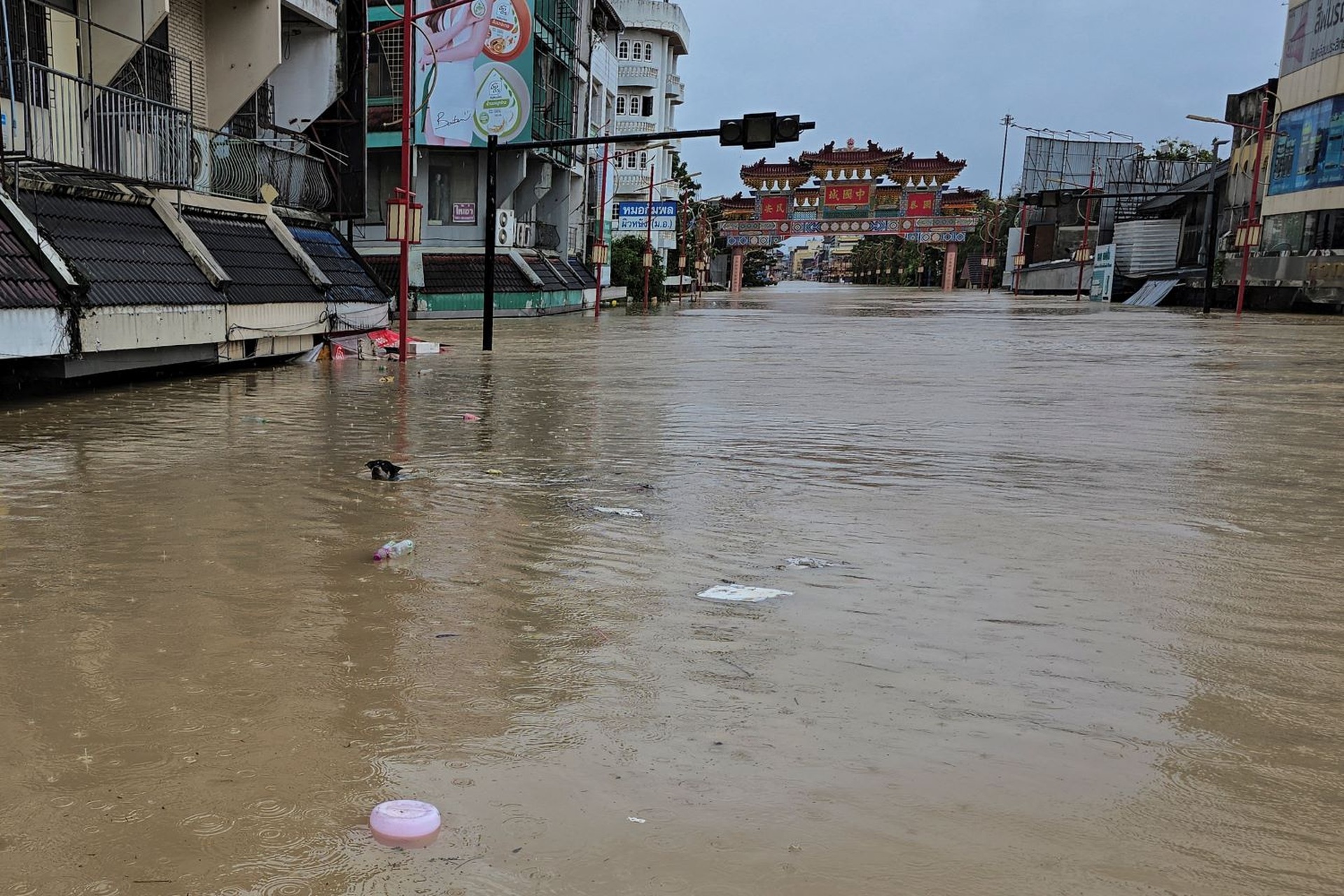 Mưa lớn chưa từng có trong 300 năm, Thái Lan ban bố thảm họa ở miền Nam - 6