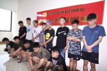9 thanh niên Hải Phòng cầm kiếm đi lang thang tìm đối thủ