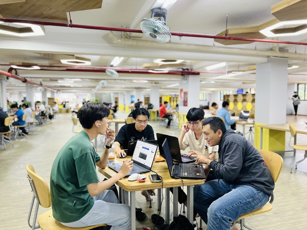 Nhịn yêu đương quyết giành bằng giỏi, nữ sinh vẫn lo... thất nghiệp - 4