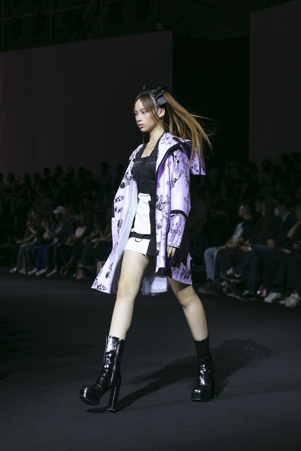 Bảo Hà trở lại Tuần lễ thời trang Seoul, đọ catwalk với dàn mẫu nước ngoài - 4 Bảo Hà trở lại Tuần lễ thời trang Seoul, đọ catwalk với dàn mẫu nước ngoài - 4