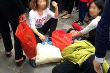 Sự thật vụ “bà cụ bị đánh ngất do dẫm chân cô gái khi đi chùa Hương”