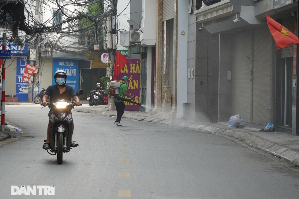 Xét nghiệm nhanh Covid-19 cho gần 4.000 người dân Thủ đô ở quận Tây Hồ - 5 Xét nghiệm nhanh Covid-19 cho gần 4.000 người dân Thủ đô ở quận Tây Hồ - 5