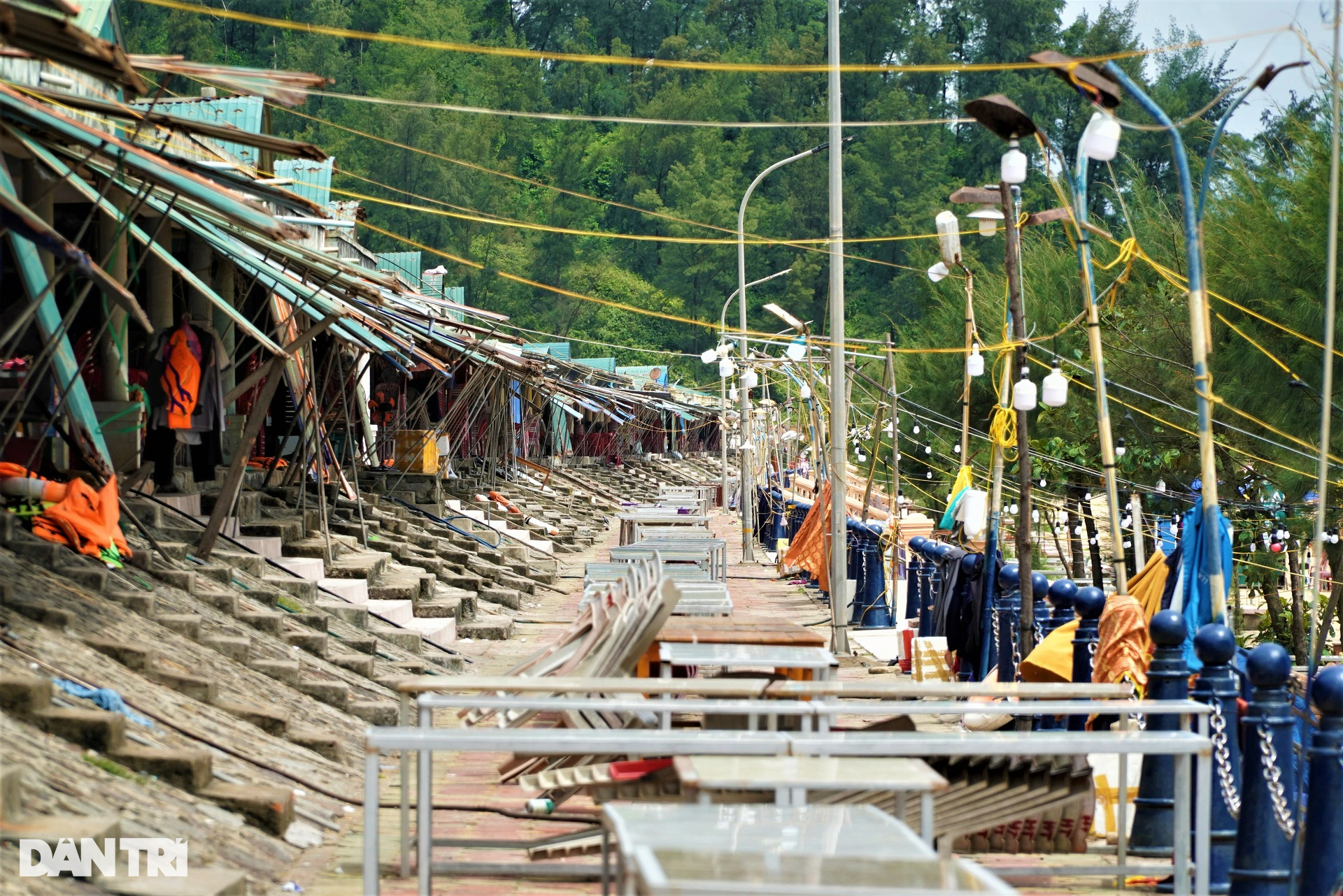 Khách sạn view nghĩa trang, ki ốt nhếch nhác ở biển Thiên Cầm - 8 Khách sạn view nghĩa trang, ki ốt nhếch nhác ở biển Thiên Cầm - 8