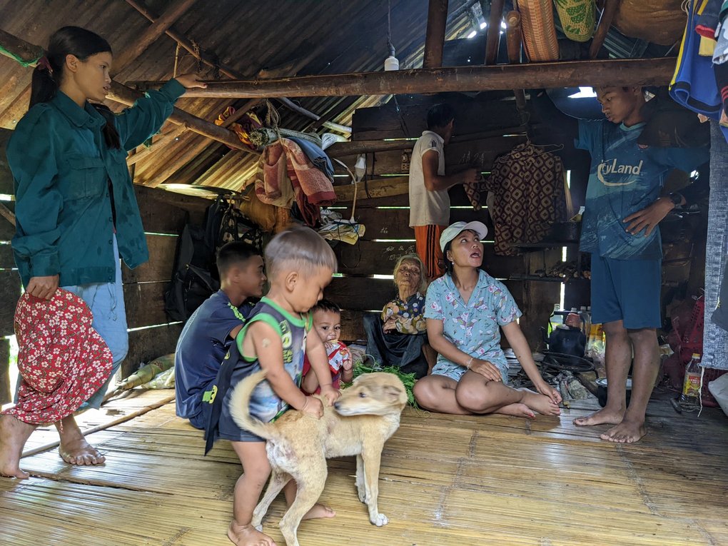 Lũ bùn vùi lấp nhà cửa, người dân ngóng đất tái định cư - 1 Lũ bùn vùi lấp nhà cửa, người dân ngóng đất tái định cư - 1