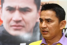 HLV Kiatisuk từ chối trở lại “cứu vớt” đội tuyển Thái Lan