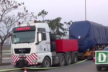 Cận cảnh tàu Cát Linh - Hà Đông trước giờ đưa lên ray đường sắt