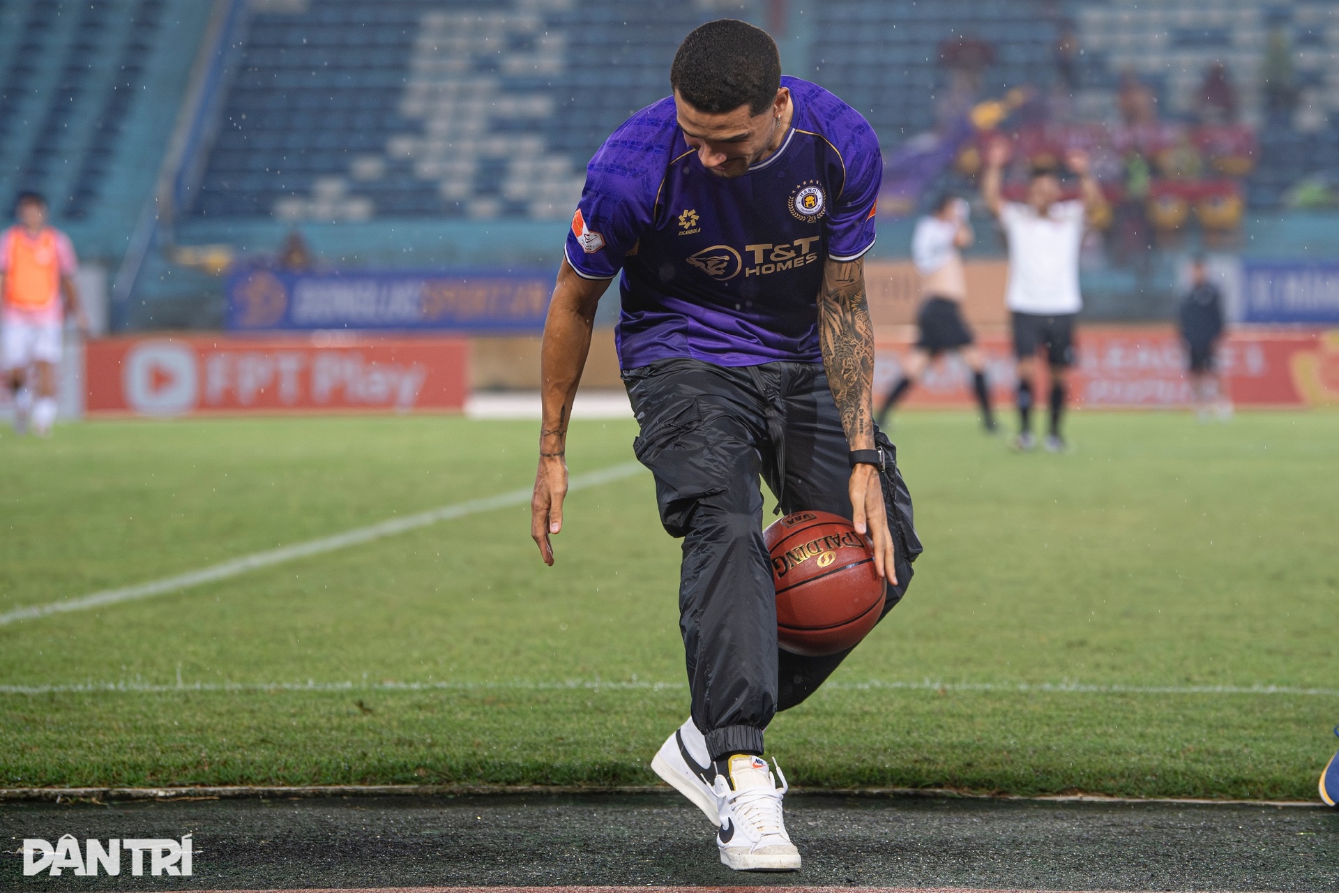Màn giao lưu bóng đá - bóng rổ độc đáo giữa Hà Nội FC và Hanoi Buffaloes - 7 Màn giao lưu bóng đá - bóng rổ độc đáo giữa Hà Nội FC và Hanoi Buffaloes - 7