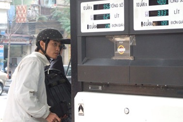 Ngừng trả nợ ngân sách 1.000 đồng/lít xăng