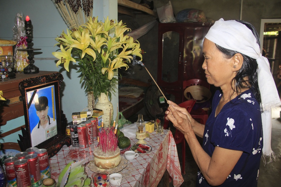 Người mẹ nghèo nghẹn ngào đau đớn như đứt từng khúc ruột vì mất con - 6 Người mẹ nghèo nghẹn ngào đau đớn như đứt từng khúc ruột vì mất con - 6