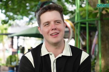 Chàng trai Tây nói tiếng Việt như gió khiến nhiều người nghi là AI