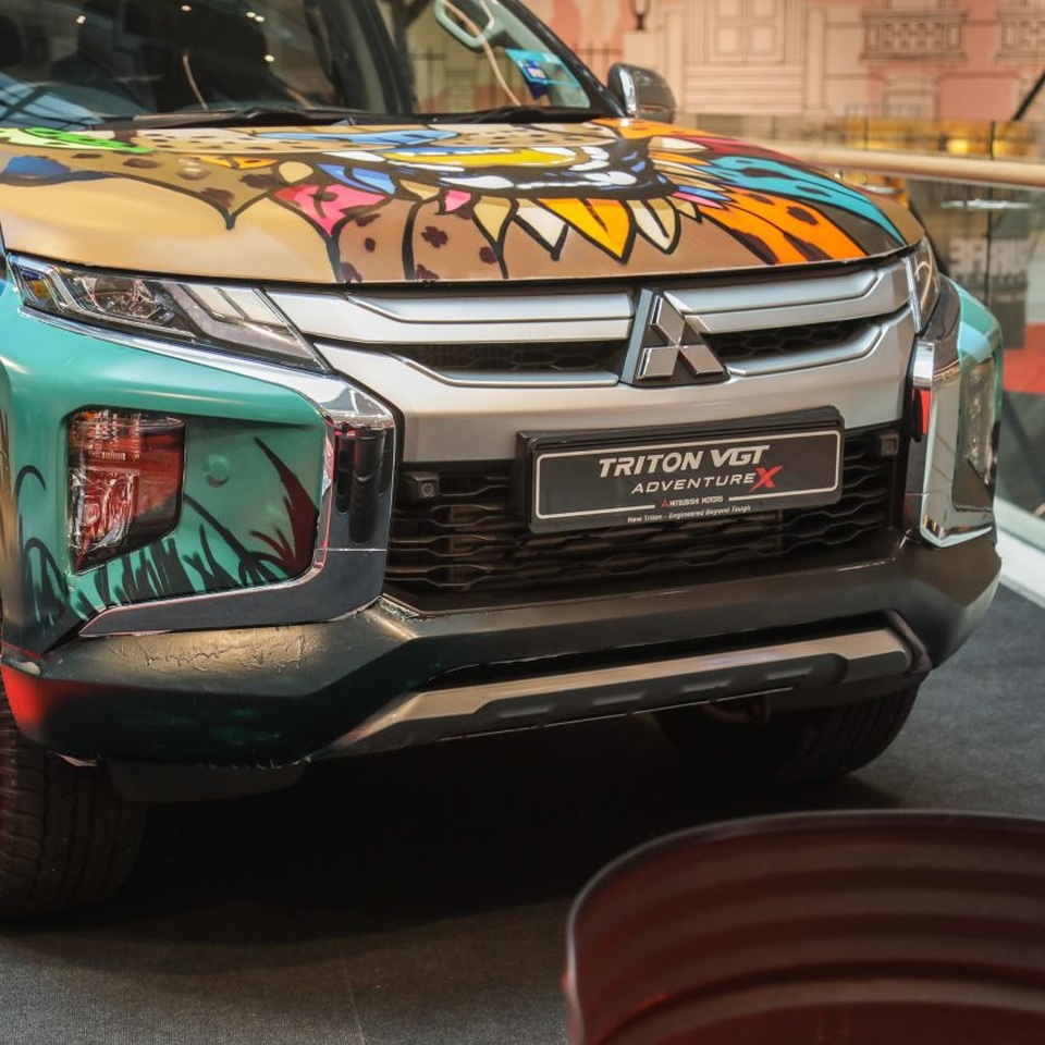 Chiêm ngưỡng một chiếc Triton độ graffiti sặc sỡ - 3 Chiêm ngưỡng một chiếc Triton độ graffiti sặc sỡ - 3