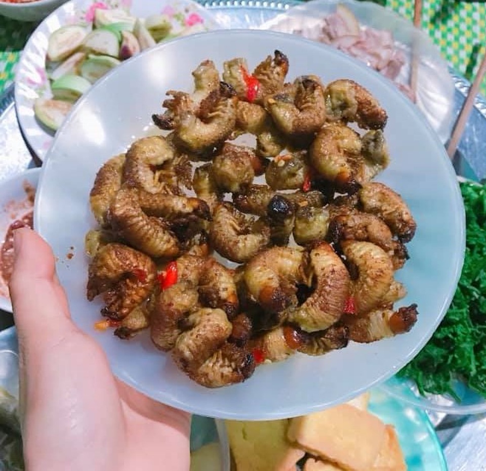 Loạt đặc sản con nhung nhúc, béo tròn, khách vừa ăn vừa sợ - 9