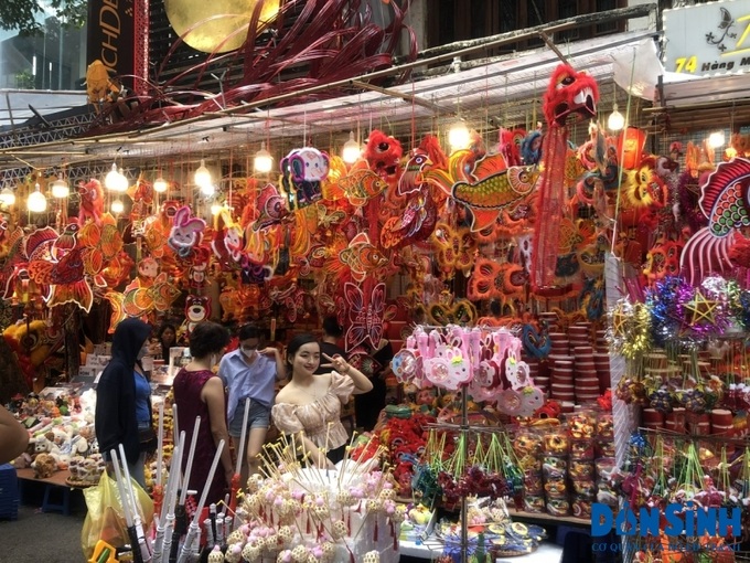 Nhiều người ghi lại những tấm hình đẹp làm kỷ niệm.
