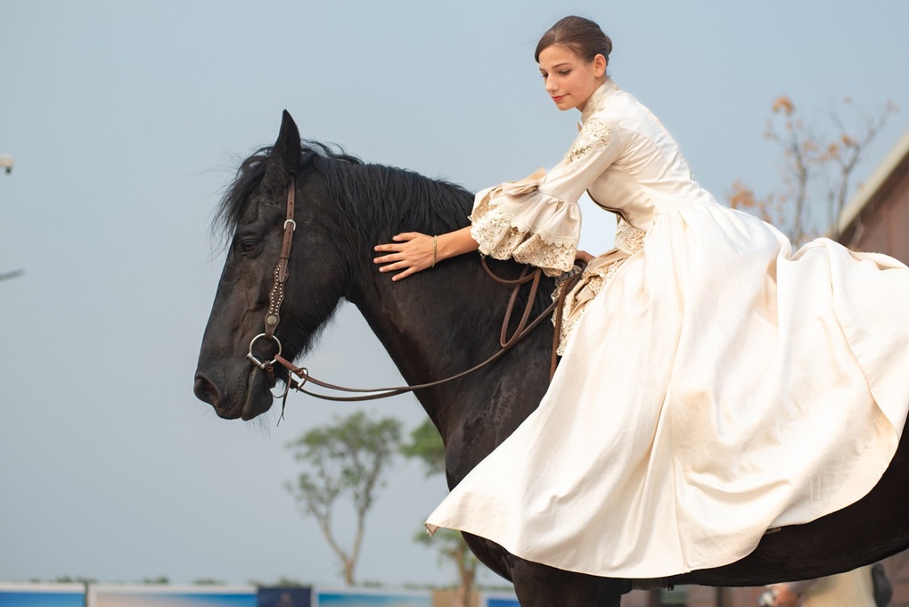 Du khách hào hứng khám phá bộ môn cưỡi ngựa tại Vinpearl Horse Academy Vũ Yên - 3 Du khách hào hứng khám phá bộ môn cưỡi ngựa tại Vinpearl Horse Academy Vũ Yên - 3