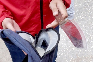 Cướp điện thoại rồi hẹn cô gái đến quán cà phê chòi để "thương lượng"